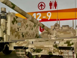 Китайський танк VT4A1 за допомогою безпілотника здійснює розвідку в радіусі 15 км