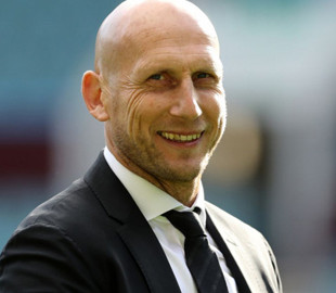 Футбольный клуб позабавил сеть, перепутав известных тренеров