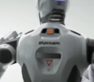 Гуманоїдний робот вразив бойовими навичками, вдаривши CEO компанії