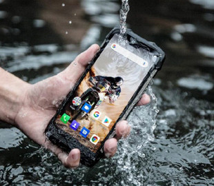 Як не потрібно рятувати смартфон, якщо він упав у воду