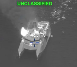 Літаки проти іранських катерів і вертольоти Apache проти дронів: США почали битву за Ормузьку протоку — WSJ