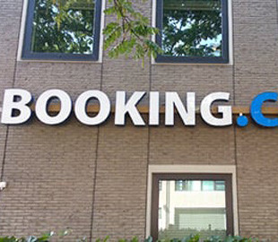 Booking.com приостановил работу в Беларуси