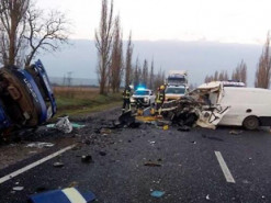 В Николаевской области фургон похоронного агентства с телами умерших от COVID-19 протаранил авто "Укрпочты"