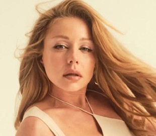 Кароль позувала з батьками та братом: до мережі потрапило рідкісне фото співачки з сім'єю