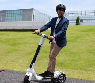 Дочерняя компания Honda начнёт выпуск трёхколёсных электросамокатов с запасом хода 30 км