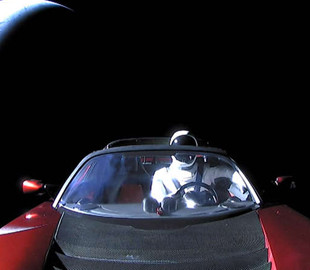 Электромобиль Илона Маска направился в сторону Марса