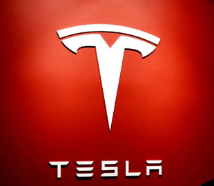 Хакери показали, як можна розблокувати та викрасти електромобіль Tesla