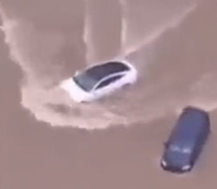 Глубокая вода не становится преградой для электрокаров Tesla