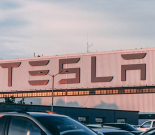 Tesla отзывает 578 тысяч электромобилей из-за проблем со звуком