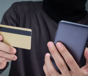 Шахраї масово почали маскувати телефонні номери під банки: як українцям не потрапити в пастку аферистів