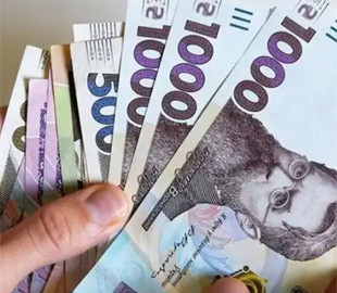 Шахрай виманив у 82-річного чоловіка понад 220 тисяч гривень на Рівненщині