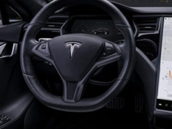 Власники Tesla можуть управляти чужими авто в інших країнах