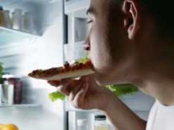 Медики з'ясували, як пізній прийом їжі впливає на здоров'я