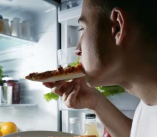 Медики з'ясували, як пізній прийом їжі впливає на здоров'я