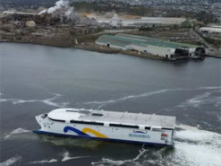 Без звуку та вихлопів. В Австралії протестували найбільший у світі електричний пором