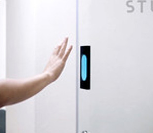 В Сингапуре создали бесконтактную дверь, которую можно открыть жестом