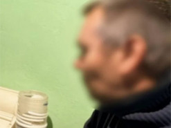 На Буковині педофіл змушував дівчаток віком 8-10 років знімати порно