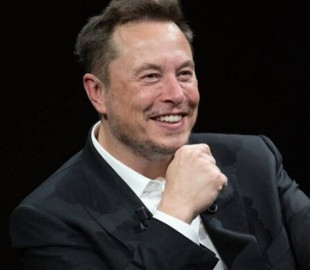 Ілон Маск показав відео з роботами Tesla Optimus у різних професіях