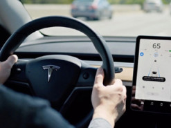 Tesla звинуватили у продажу свідомо дефектних автомобілів