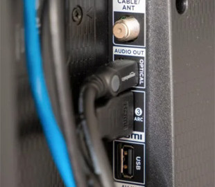 Власникам Smart TV пояснили, що можна підключати до USB-порту: про ці можливості знають не всі