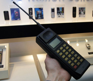 Как создавался самый первый мобильный телефон в мире