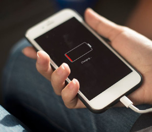 5 помилок при зарядці смартфона, які “вбивають” вашу батарею