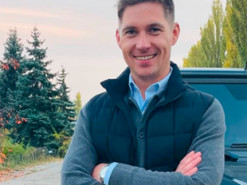 WiFi не роздаю, чипа немає: Остапчук зробив третє щеплення від Covid-19