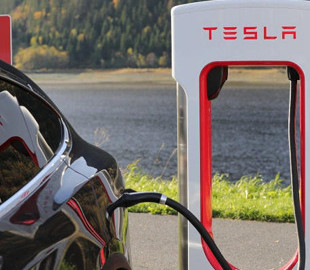 В Калифорнии хотят ввести государственный надзор за тестированием системы автопилота Tesla FSD