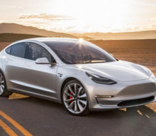 Китайская версия Tesla Model 3 резко подешевела