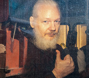 Защита Ассанжа оспорит отказ в его освобождении под залог