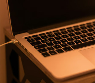 Чому заряджання до 100% шкодить батареї ноутбука