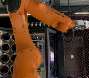 Як роботи в майбутньому замінять людські професії – історія чеського робота-бармена