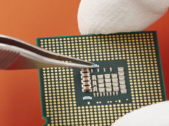 Россия отстала от мировых производителей чипов на 7 поколений и продолжает деградировать