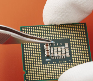 Россия отстала от мировых производителей чипов на 7 поколений и продолжает деградировать