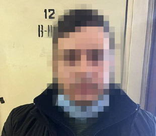 Телефон или жизнь: в Харькове мужчина угрожал ножом прохожему