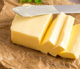 Лікарі розповіли, кому не можна їсти вершкове масло