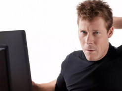 Лікар порадила давати очам відпочивати кожні 20 хвилин під час роботи за комп'ютером