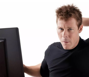 Лікар порадила давати очам відпочивати кожні 20 хвилин під час роботи за комп'ютером