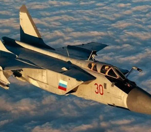 Маневри у стратосфері: літаки МіГ-31 ПКС РФ провели навчальні бої на висоті 11 км