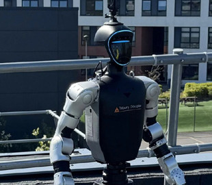 Робот-гуманоїд Douglas вийшов працювати на будівельний майданчик у Великій Британії