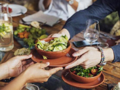 У США все більшої популярності набирають ресторани, де заборонені телефони