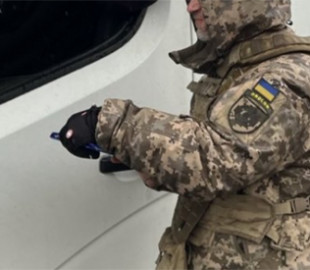 У Полтаві суд наклав арешт на телефон і SIM-карту у справі про поширення даних про військових