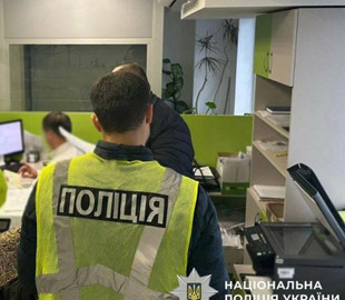 Викрито схему наживи на чергах у київських сервісних центрах