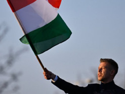 Лідер угорської опозиційної партії Тиса звинуватив Орбана у спробі знищення IT-систем політсили