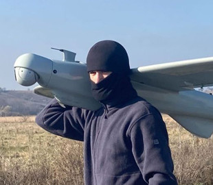 В Україні представили новий безпілотник Leleka LR, в якому зібрані найсучасніші технології для уникнення протидії ворожих РЕБ