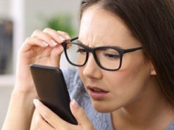 Як насправді смартфони впливають на очі?