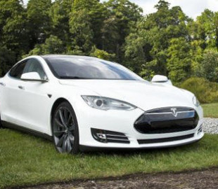 Tesla обвинили в тестировании небезопасного автопилота на водителях