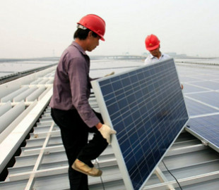 Китай пообещал за 10 лет утроить производство ветровой и солнечной энергии