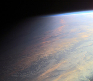 Агентство NASA опублікувало знімок світанка на Землі з космосу