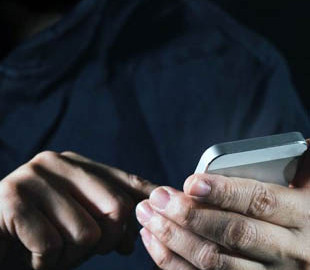 Телефонний шахрай оформив на жінку кілька кредитів